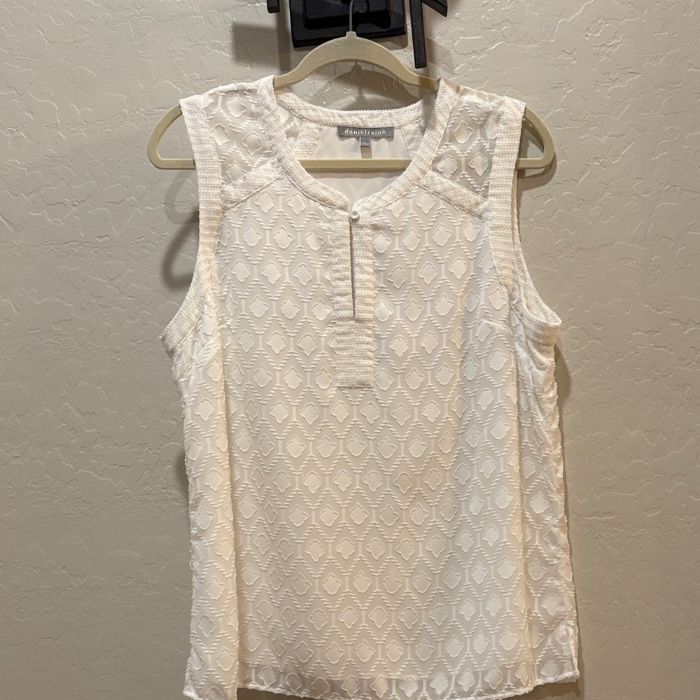 Daniel Rainn White Textured Sleeveless Blouse